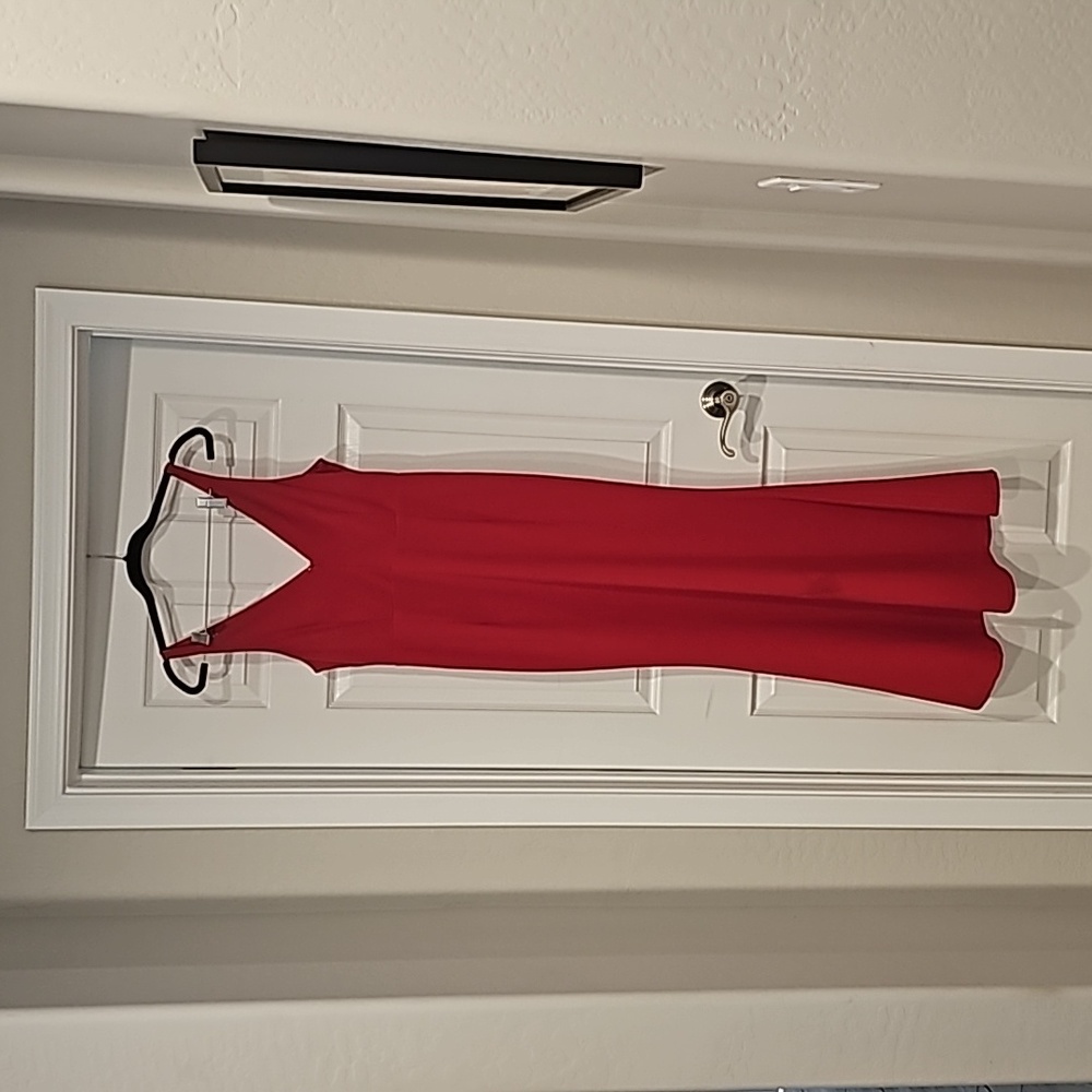 Red sleeveless mermaid gown